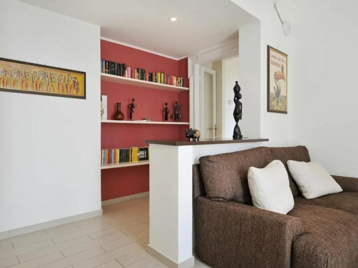 Apartment Garigliano By Halldis Milan
